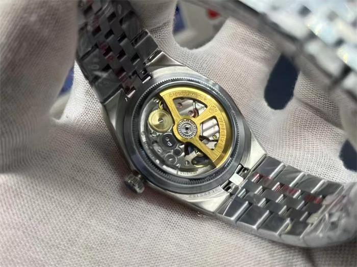 Rolex Land-Dweller 40 127334 Intense White Honeycomb Dial Fluted Bezel Flat Jubilee Bracelet Watch - الصورة 5