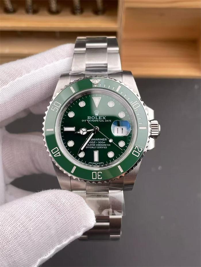 Rolex Submariner Date 40mm 116610LV Green Dial Green Bezel Oyster Bracelet Watch