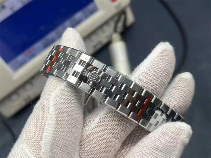 Rolex Land-Dweller 40 127334 Intense White Honeycomb Dial Fluted Bezel Flat Jubilee Bracelet Watch - الصورة 4