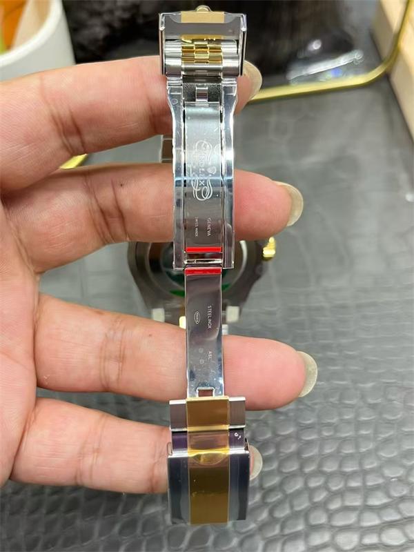 Rolex GMT-Master II 40mm 126713GRNR Yellow Rolesor Black Dial Grey Black Cerachrom Bezel Jubilee Bracelet Watch - الصورة 8