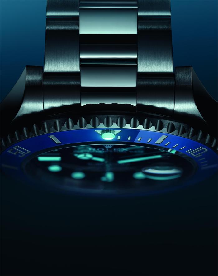 Rolex Submariner luminous bezel and dive watch details