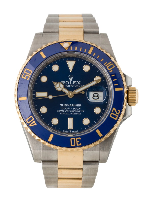 Rolex Submariner unidirectional rotating bezel close up