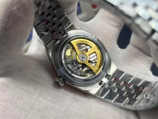 Rolex Land-Dweller Calibre 7135 movement view